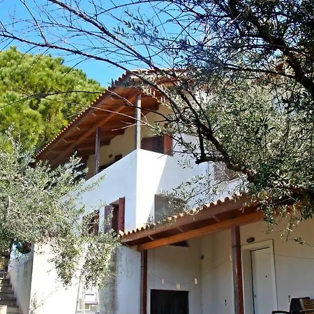 λαδάς, Ladas Vila