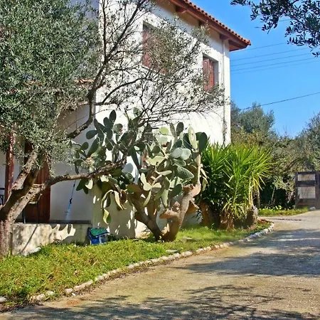 빌라 λαδάς, Ladas